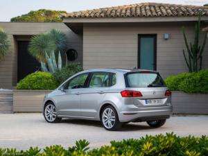 Volkswagen-Golf_Sportsvan_2014_800x600_wallpaper_16
