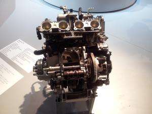 Nuova Yamaha R1 e R1-M 14 motore yamaha r1