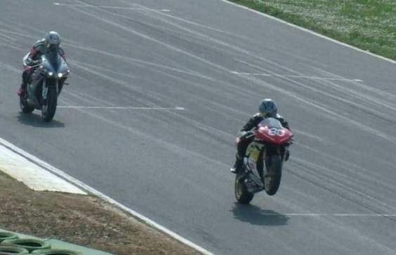 Yamaha R1 usata: le MY04-06 sono le più convenienti 12 R1 usata impennata
