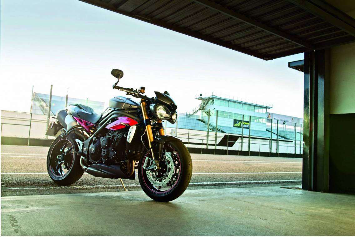 Triumph presenta le nuove Speed Triple S e R 2016 6 triumph-motorcycles-presenta-due-nuovi-modelli-di-speed-triple-b32a2843