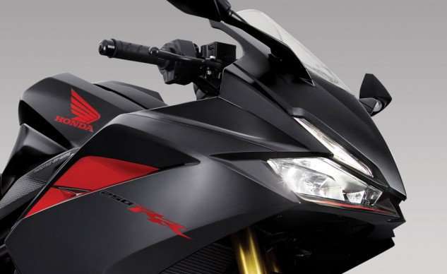 Svelata la nuova Honda CBR 250RR 2017, inizia a scaldarsi la classe delle Stock 300 6 front