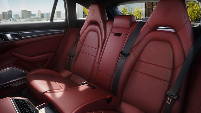 Porsche | Panamera Sport Turismo, arriva la Shooting Brake 3 small 3