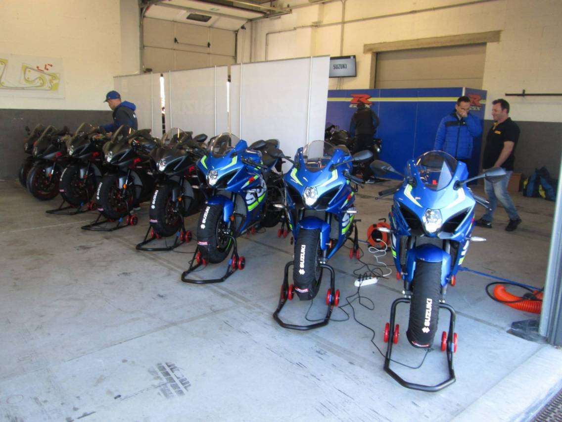 Aprilia RSV4 RF vs Suzuki GSX-R 1000 : Primo contatto! 18 IMG 5061