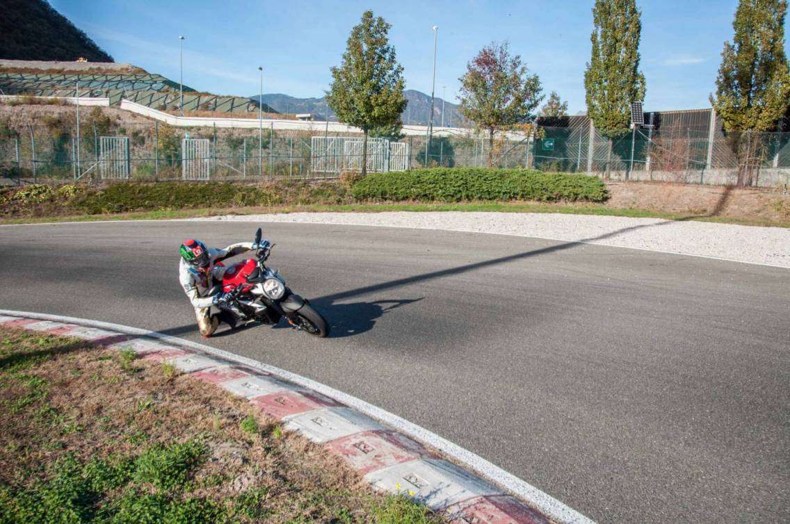 Test MV Agusta Brutale 800 : efficace e curatissima 26 6