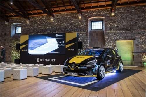 Test Drive Race Car: La Renault Clio CUP Italia, correre in auto è una cosa bellissima! 4 21205237 CS RENAULT CLIO R.S.18 DALLA PISTA ALLA STRADA CON 220 CV Custom e1529593799129