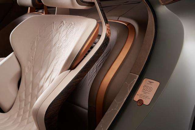 Bentley, festeggia con la Concept EXP 100 GT portando il lusso britannico nel futuro 5 small 17