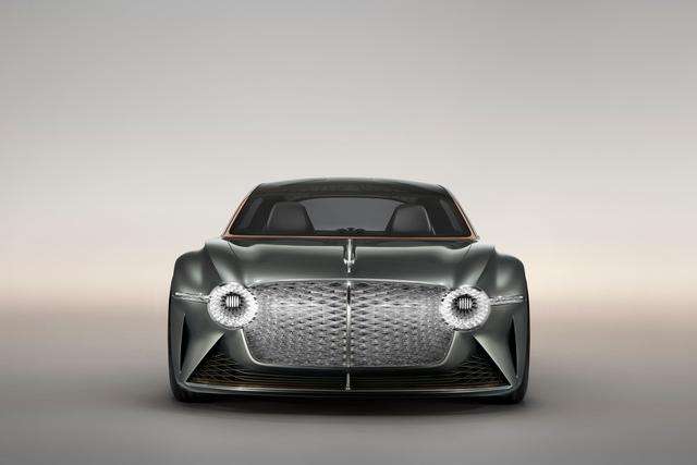 Bentley, festeggia con la Concept EXP 100 GT portando il lusso britannico nel futuro 2 small 20 1