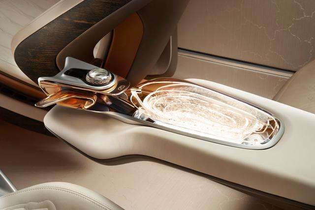 Bentley, festeggia con la Concept EXP 100 GT portando il lusso britannico nel futuro 3 small 21