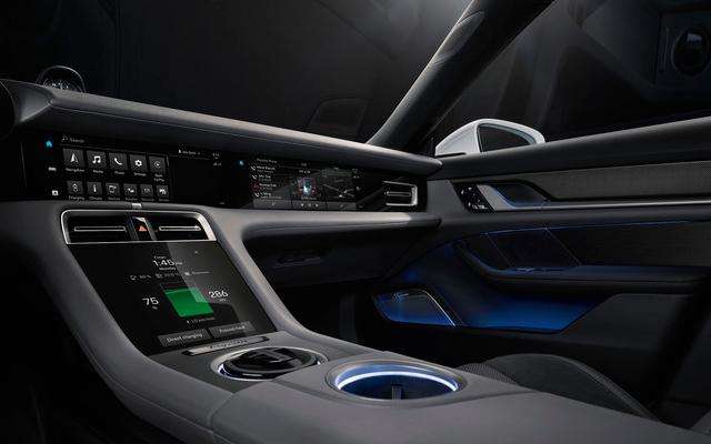 Porsche: Gli interni raffinati ed intelligenti della Taycan 9 small 32