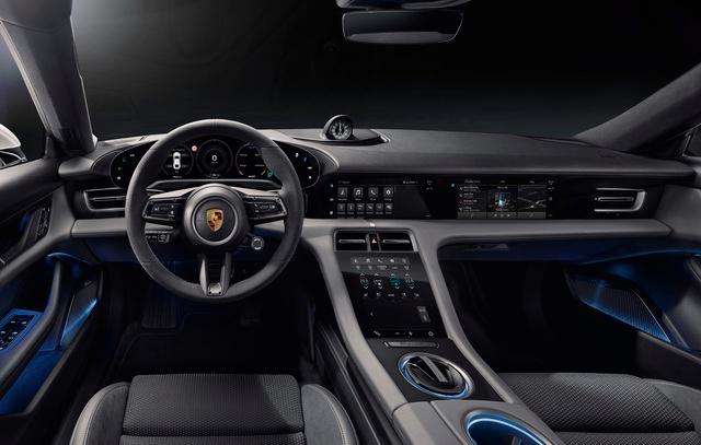 Porsche: Gli interni raffinati ed intelligenti della Taycan 11 small