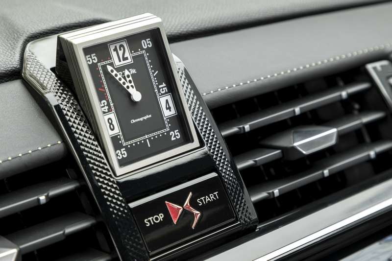 Test Drive: DS7 Crossback 225cv PureTech Performance Line, Vivace e comoda con dettagli di lusso 22 DS7 Crossback orologio