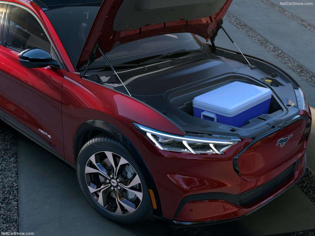 Ford: La svolta di Mustang con la Mach-E 13 Ford Mustang Mach E 2021 1024 32