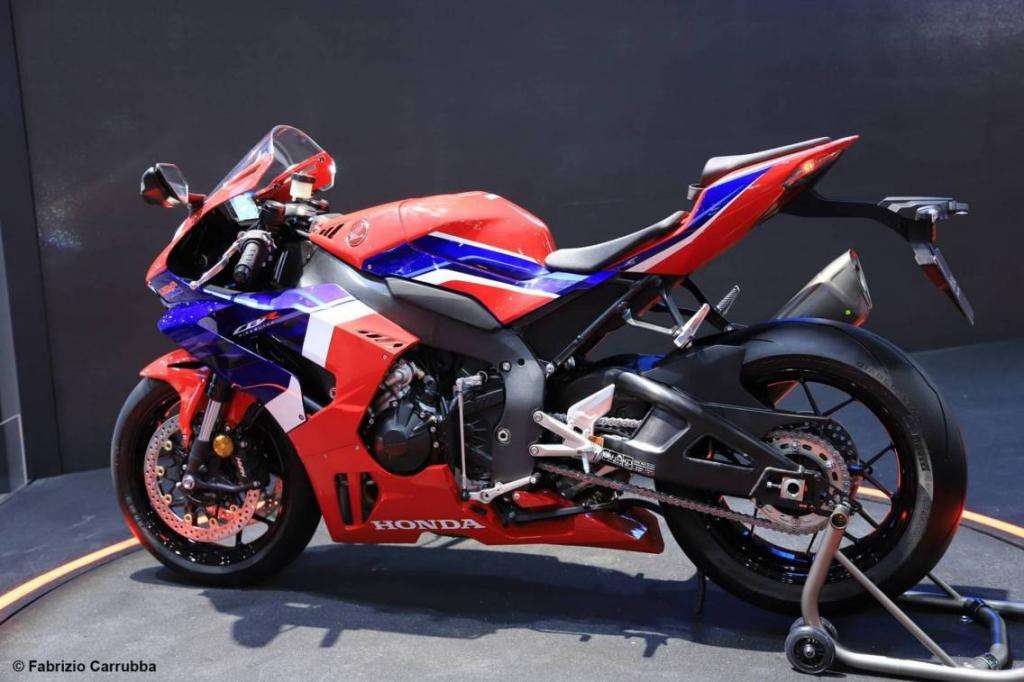Honda determinata a tornare al vertice delle Supersportive: ecco la CBR 1000 RR-R presentata ad EICMA 2019 7 IMG 7848