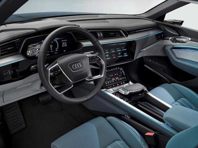 L'Audi e-Tron diventa Sportback 7 small 2019 12 04T162945.555
