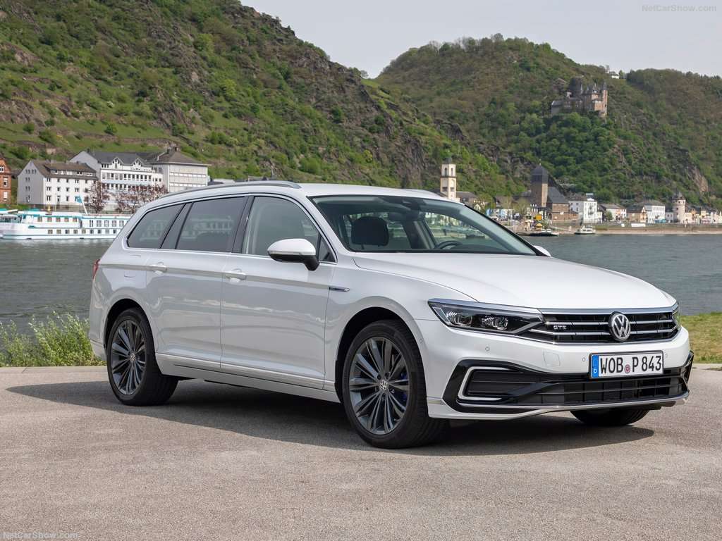 Auto dell'anno 2020, segmenti SW medie, grandi e multispazio sette posti 10 Volkswagen Passat GTE Variant 2020 1024 07