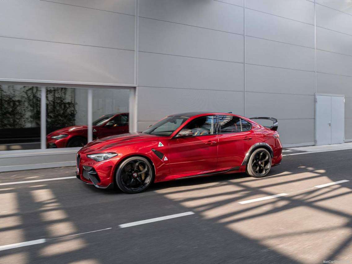 Alfa Romeo Giulia GTA 2021 1600 04