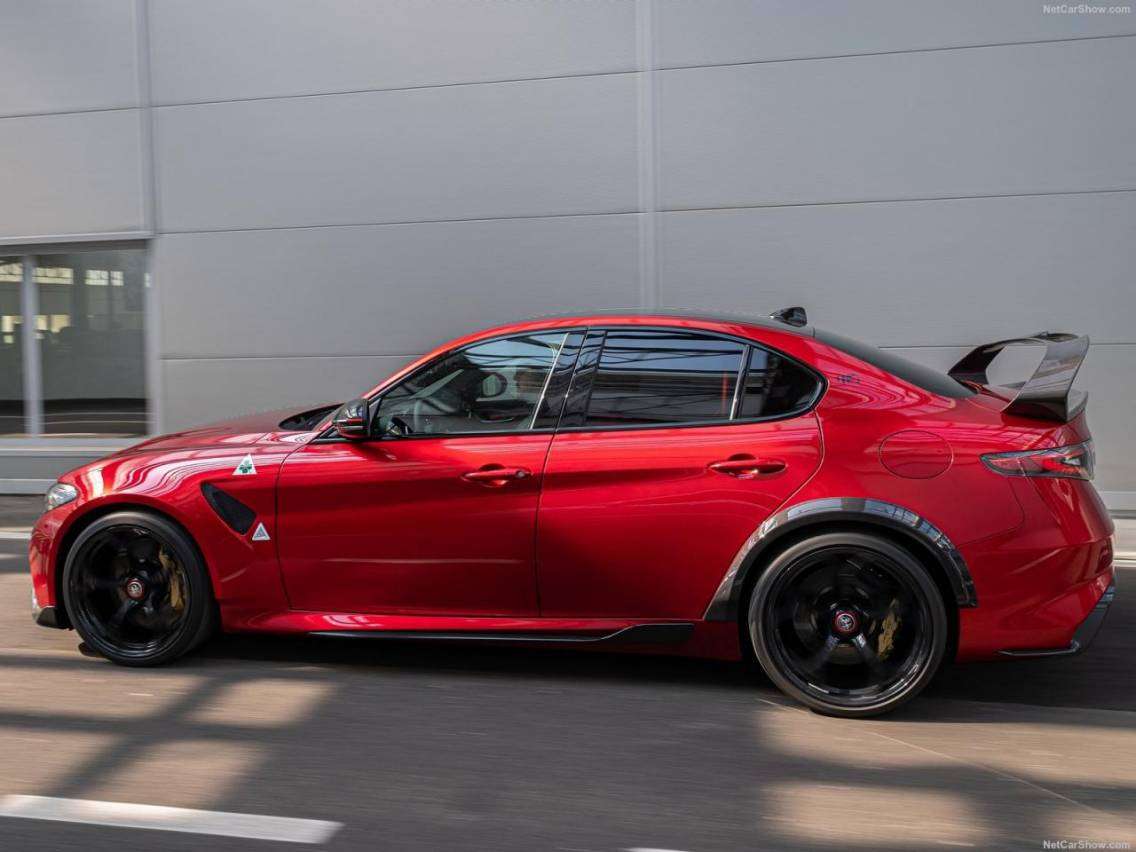 Alfa Romeo Giulia GTA 2021 1600 06