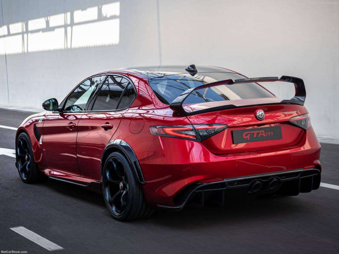 Alfa Romeo Giulia GTA 2021 1600 08