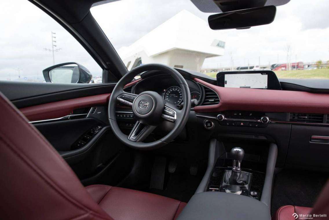 Test Drive: Mazda 3 Skyactiv-X Mild Hybrid 180cv Executive, tecnologica, bella da guidare 13 Mazda3 MarziaBertelli 16 1