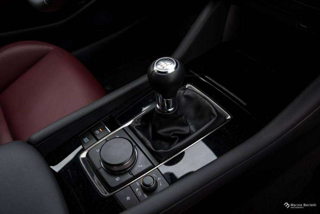 Test Drive: Mazda 3 Skyactiv-X Mild Hybrid 180cv Executive, tecnologica, bella da guidare 6 Mazda3 MarziaBertelli 17