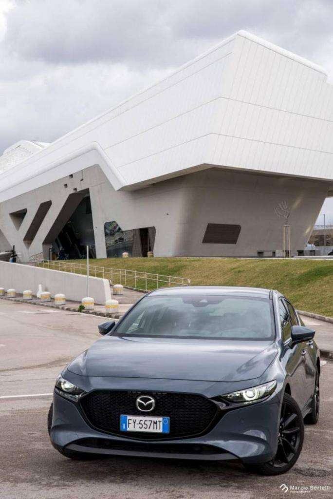 Test Drive: Mazda 3 Skyactiv-X Mild Hybrid 180cv Executive, tecnologica, bella da guidare 8 Mazda3 MarziaBertelli 9