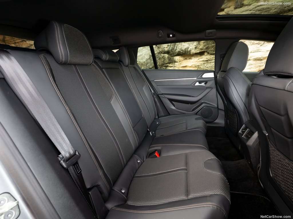 Test Drive: Peugeot 508 SW 1.6 PureTech 225cv GT Line: Stile sportivo, comfort livello premium 17 Peugeot 508 SW 2019 1024 ab