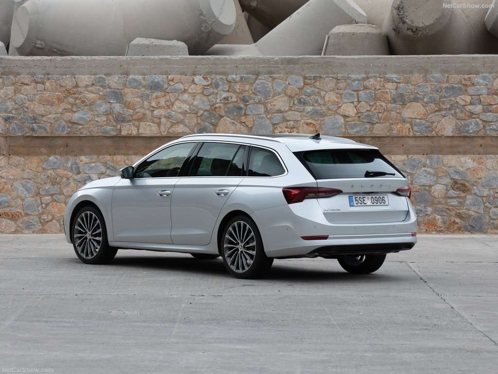 Nuova Skoda Octavia, punta al premium restando funzionale e spaziosa 7 Skoda Octavia Combi 2020 1024 18