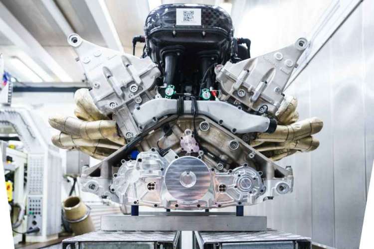 Aston Martin Valkyrie: L'Ipercar britannica impegnata per i collaudi finali 10 Valk3 750x500 1