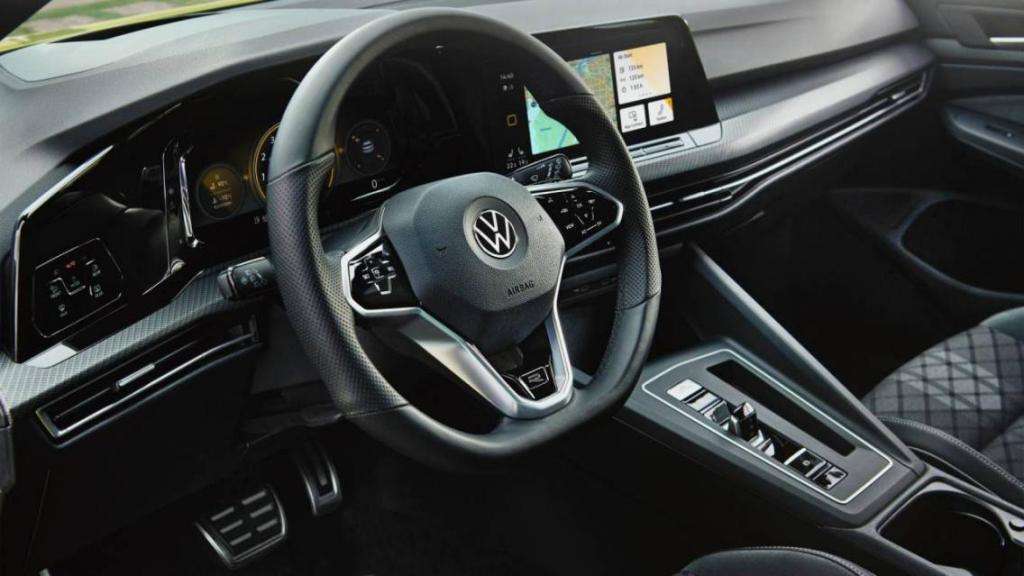 Volkswagen: Nuova Golf 8 anche con allestimento R-Line 8 volkswagen golf 8 r line 2020 7