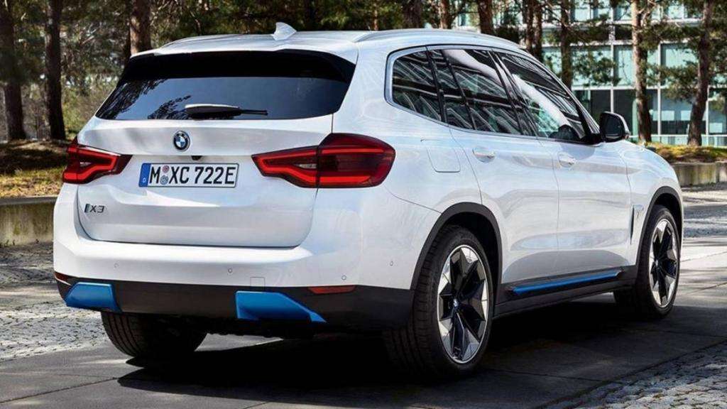 BMW: La prima SAV iX3 inaugura la eDrive di quinta generazione 24 BMW iX3 posteriore