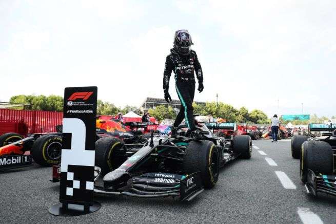 F1: Gp Spagna. Hamilton domina, Verstappen resiste stoico secondo, Bottas terzo 3 https media.autoblog.it d d38 image