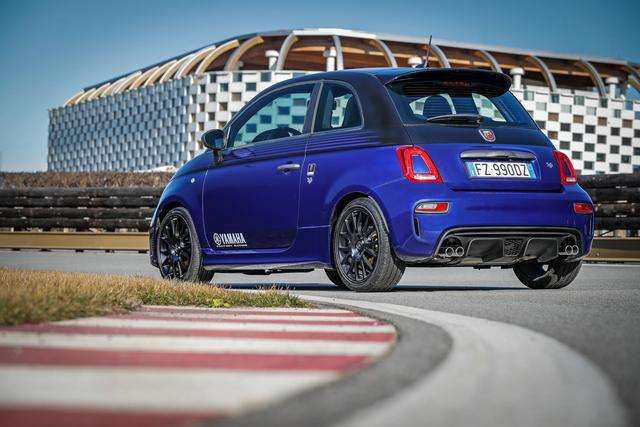 Abarth: Le nuove serie speciali 595 Scorpioneoro e Monster Energy Yamaha 8 small 45