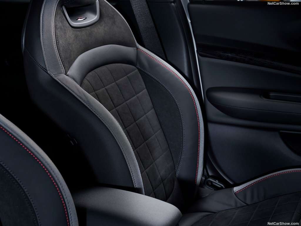 Test Drive: Mini Clubman JCW 306cv ALL4. Veloce, divertente come le sorelle 6 Mini John Cooper Works Clubman 2020 1024 9a
