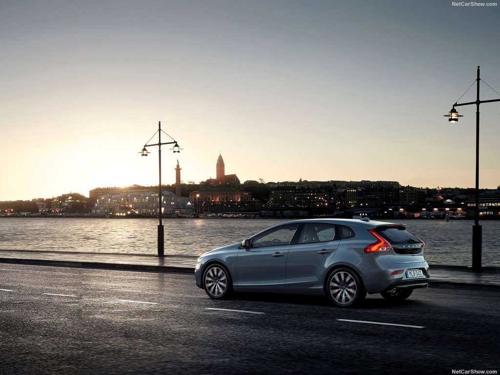 Test Auto Usate: Volvo V40 (2012-2016), Cross Country e Restilyng 2017 11 Volvo V40 2017 1024 0b
