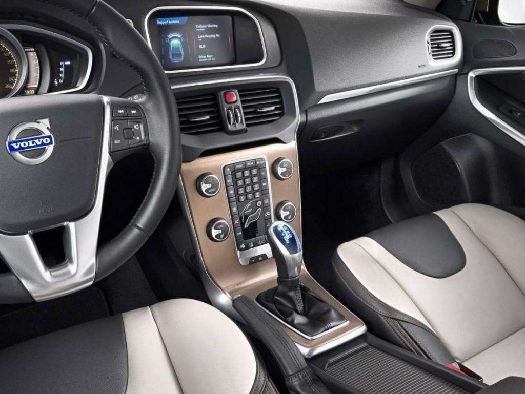 Test Auto Usate: Volvo V40 (2012-2016), Cross Country e Restilyng 2017 15 volvo v40 cross country 18