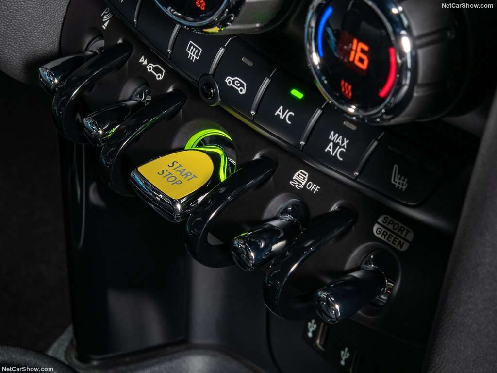 Test Drive: Mini Elettrica, sempre modaliola, autonomia adatta alla città 29 Mini Cooper SE 2020 1024 d5