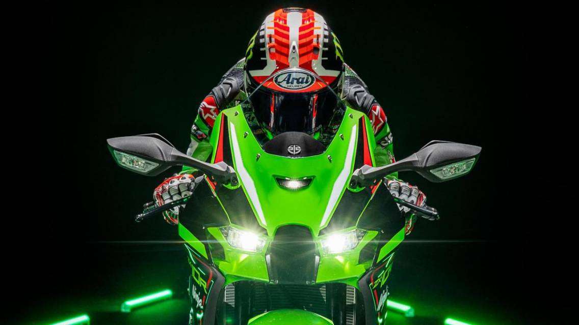 Superbike, Kawasaki svela la NUOVA ZX-10RR 8 hi 21MY Ninja ZX 10R studio lifestyle 2