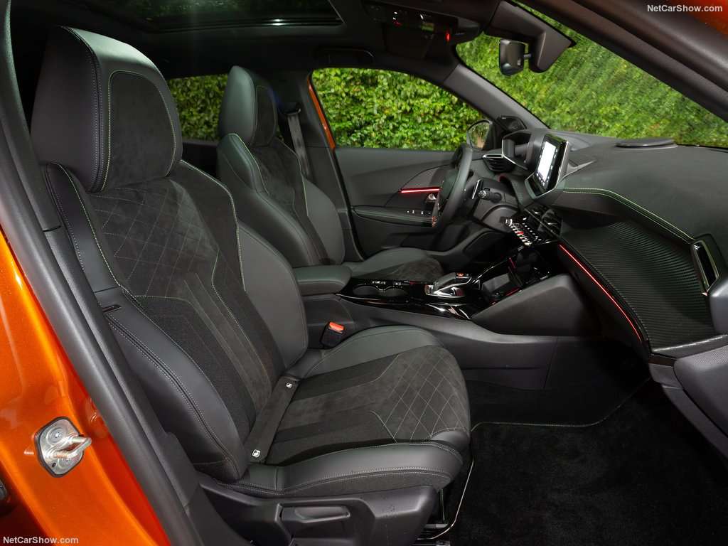 Auto dell'anno 2021: Peugeot 2008 3 Peugeot 2008 2020 1024 bf