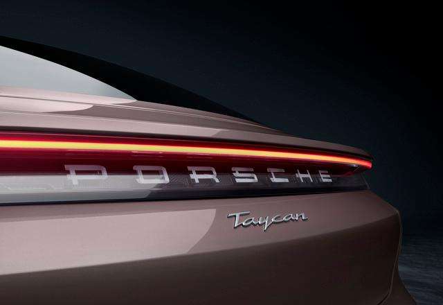 Porsche: Si amplia la gamma con Taycan 2 small 1 1