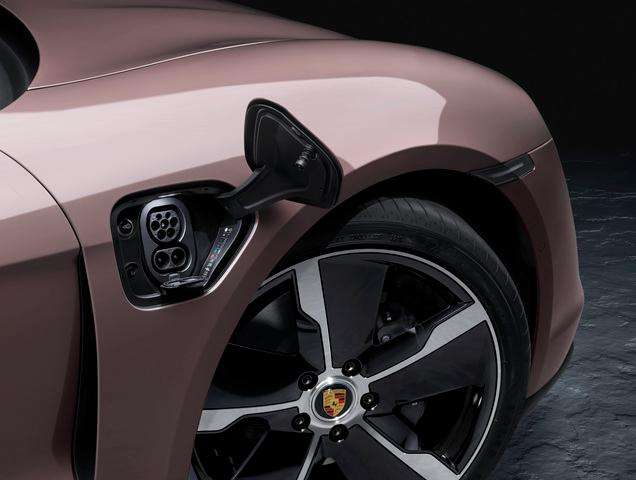 Porsche: Si amplia la gamma con Taycan 3 small 2