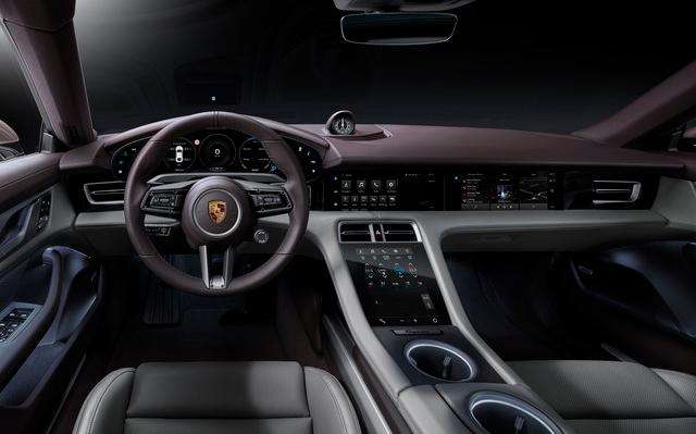 Porsche: Si amplia la gamma con Taycan 4 small 3