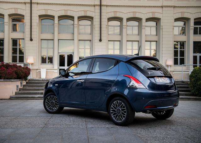 Lancia - Nuova Ypsilon, più eleganza e benessere con il Kit ECOCHIC. 6 small 8