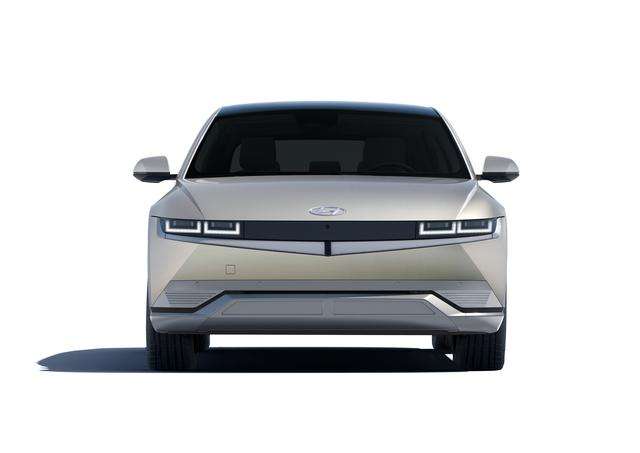 Hyundai: La Ioniq 5 ridefinisce gli standard per le auto elettriche. 6 small 1