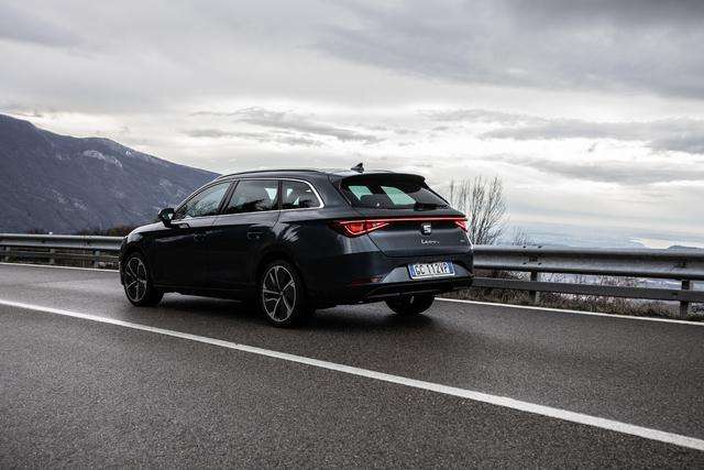 Seat: Nuova Leon Sportstourer TGI a metano e mild hybrid eTSI 1 small 2