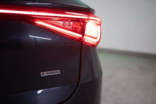 Seat: Nuova Leon Sportstourer TGI a metano e mild hybrid eTSI 3 small 5