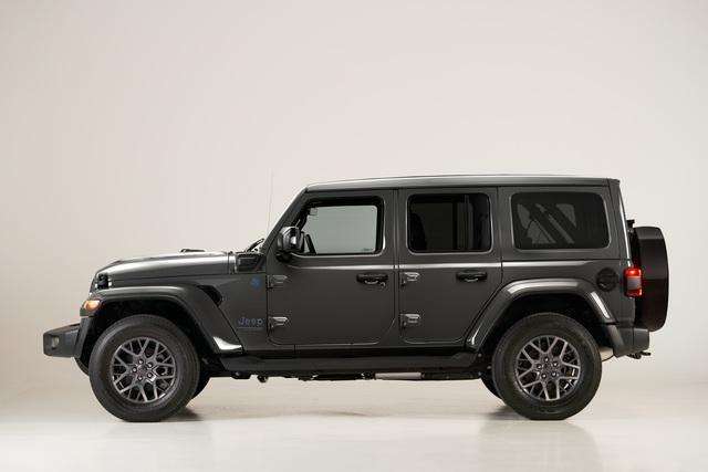 Jeep: WRANGLER 4XE PLUG-IN HYBRID 4 small 1 3