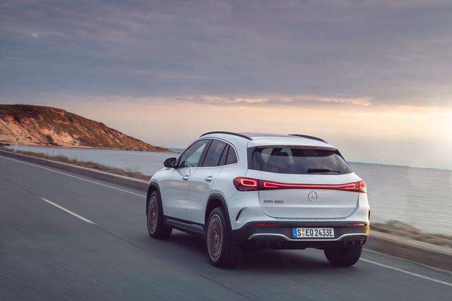 Mercedes: EQA la porta di ingresso al mondo EQ full elettrico 2 small 18