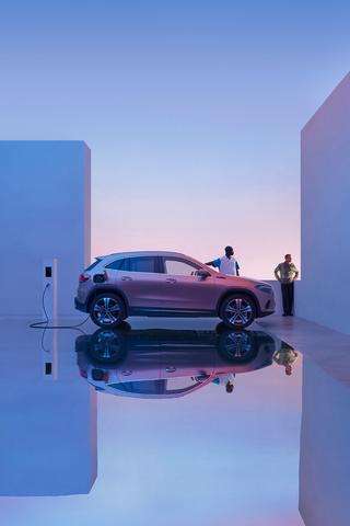 Mercedes: EQA la porta di ingresso al mondo EQ full elettrico 3 small 19