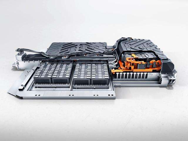 Mercedes: EQA la porta di ingresso al mondo EQ full elettrico 7 small 28