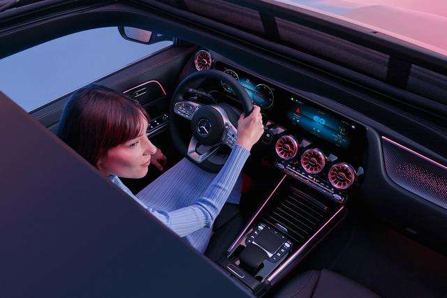 Mercedes: EQA la porta di ingresso al mondo EQ full elettrico 10 small 30